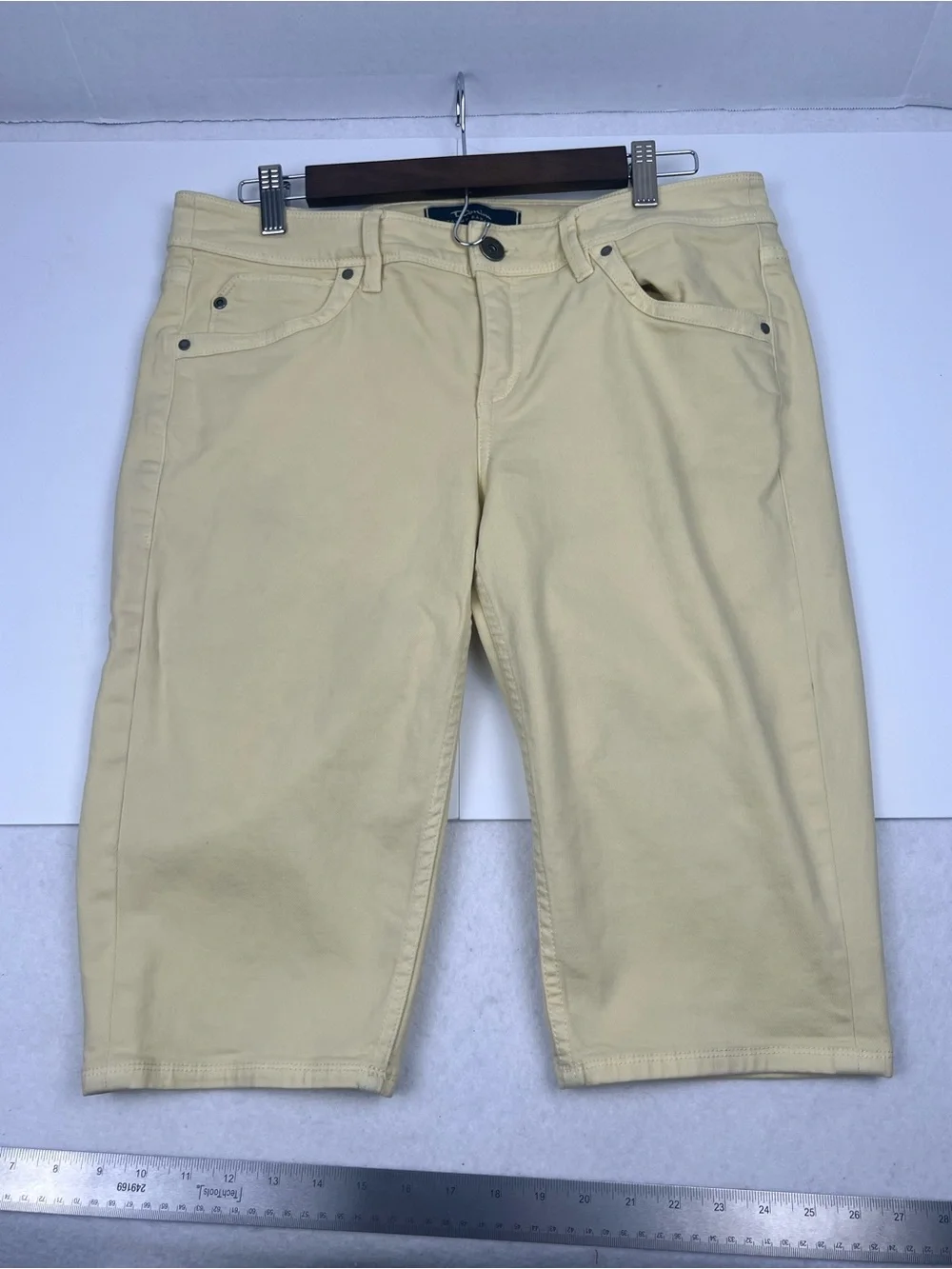 Tommy Bahama Denim Yellow Bermuda Shorts Women’s Size 12 Stretch
